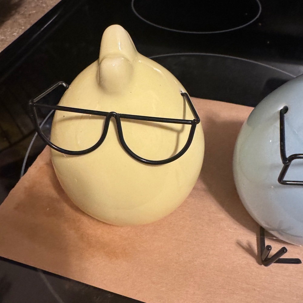 3 ceramic chicks with metal glasses - Picture 4 of 6